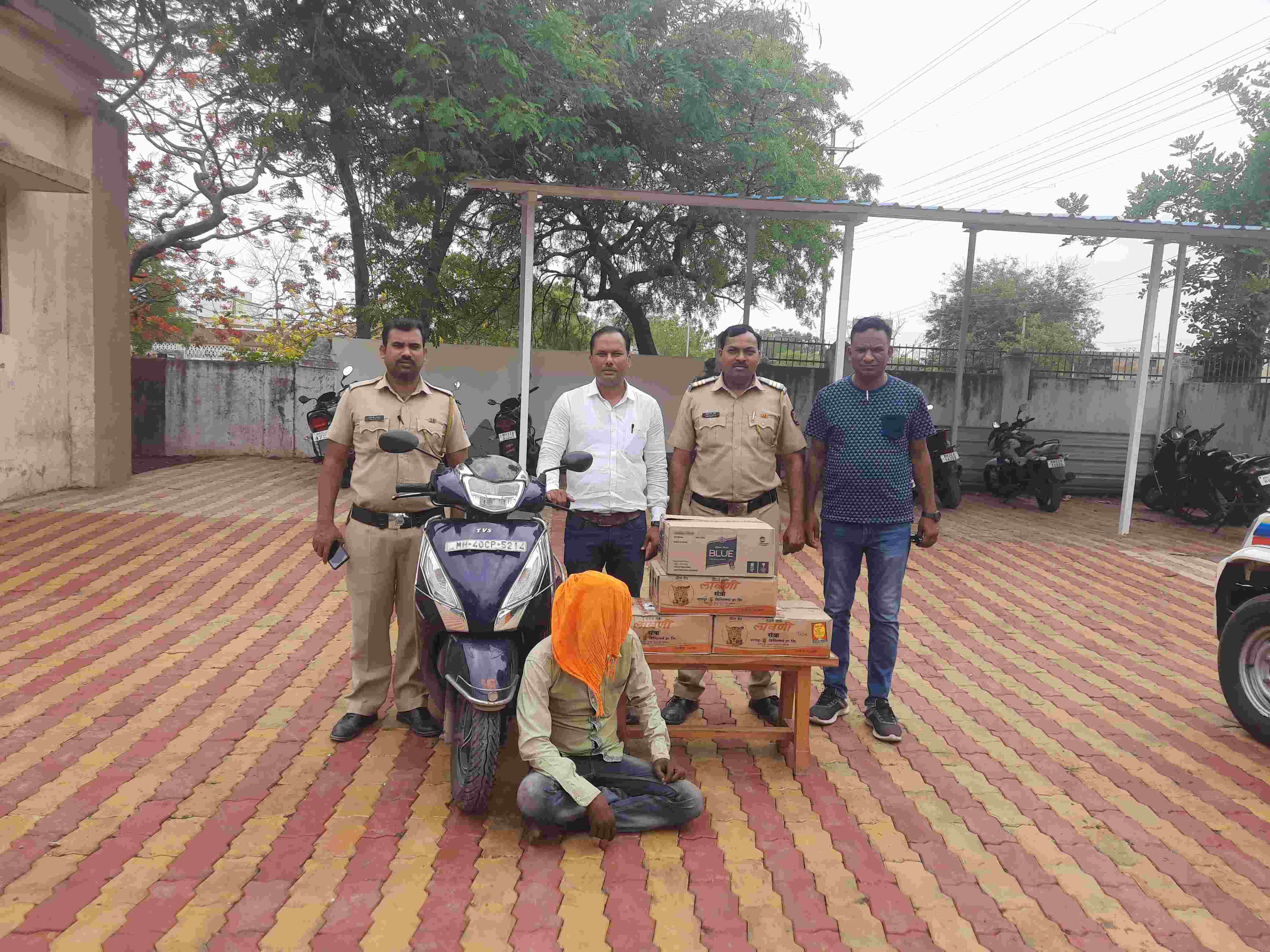 पोलीस पथका कडुन विदेशी व देशी दारूचा 93,600 रू चा. माल जप्त